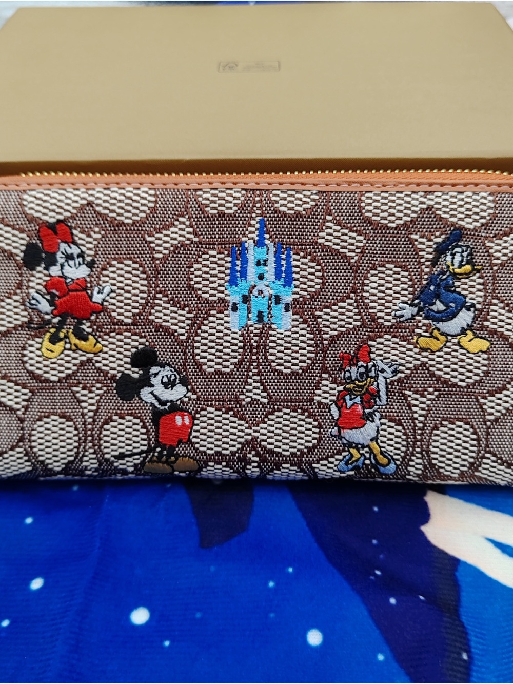 Coach Brown Signature Canvas wallet - Picture 5 of 5